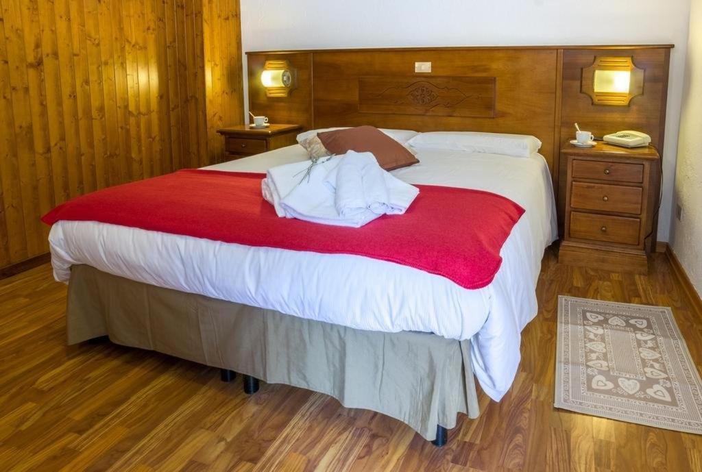 Hotel Coeur Du Village Ла-Тюйль Экстерьер фото