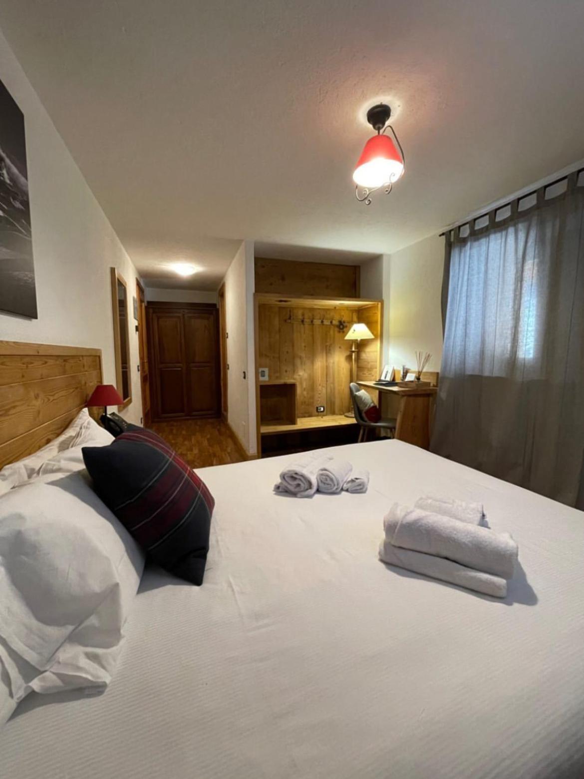 Hotel Coeur Du Village Ла-Тюйль Экстерьер фото